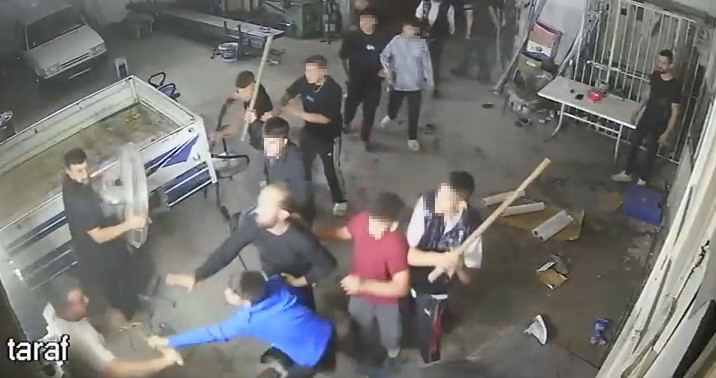 Sanayide Meydan Savasi Kucuk Yastaki Grup Kurek Sopa Ve Tufekle Iki Kardese Saldirdi A (3)