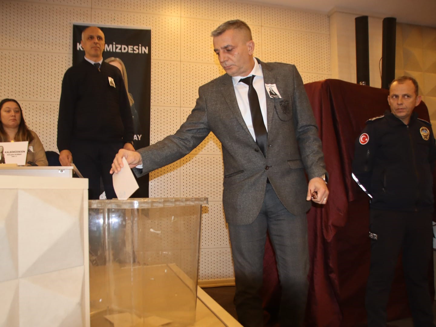 Sehzadelerde Zorlu Secim Gulsah Durbayin Ardindan Baskanlik Koltuguna Hakan Simsek Otu (2)