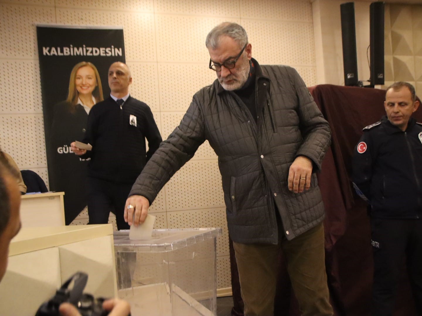 Sehzadelerde Zorlu Secim Gulsah Durbayin Ardindan Baskanlik Koltuguna Hakan Simsek Otu (3)