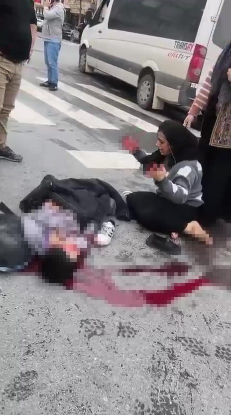 Servis Minibusu Yaya Gecidinde 10 Yasindaki Cocuga Carpti Mirac Efe Hayatini Kaybetti (3)