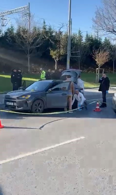 Seyir Halindeki Araca Kurşun Yağdırdılar Dehşeti Yaşayan Sürücü Öldü (2)