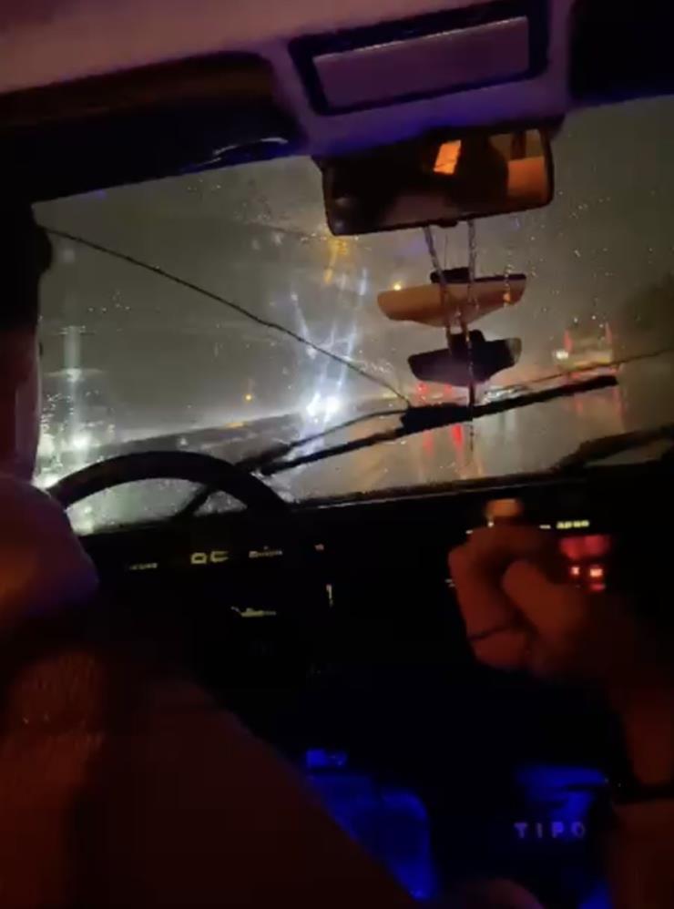 Silecek Arizalandi Insan Gucu Devreye Girdi Genclerin Pratik Cozumu Viral Oldu (2)