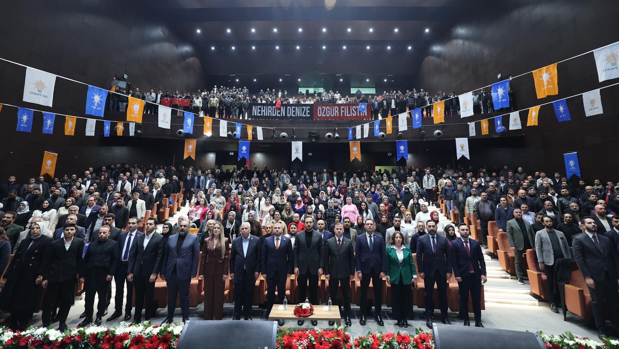 Siyasi Dengeleri Değiştiren Katılımlar! Chp’li 2 Meclis Üyesi Ve 150 Kişi Ak Parti Rozeti Taktı (4)