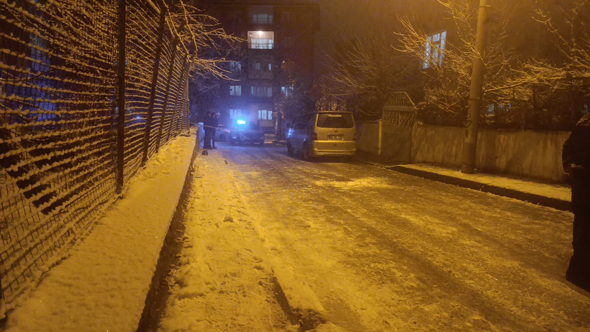 Sokak Ortasında Dehşeti Yaşadı! Kurşun Yağmuruna Tutulan Genç Adam Öldü (2)