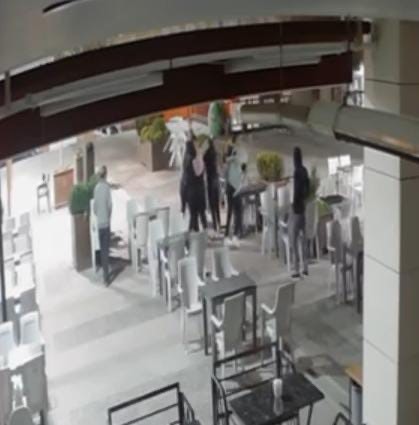 Sokak Ortasında Palayla Dehşet! Güvenlik Kamerası Saldırı Anını Anbean Kaydetti (2)