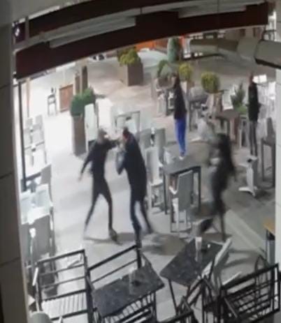 Sokak Ortasında Palayla Dehşet! Güvenlik Kamerası Saldırı Anını Anbean Kaydetti (3)