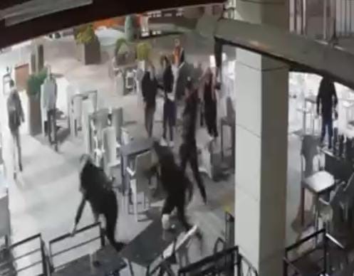 Sokak Ortasında Palayla Dehşet! Güvenlik Kamerası Saldırı Anını Anbean Kaydetti (6)