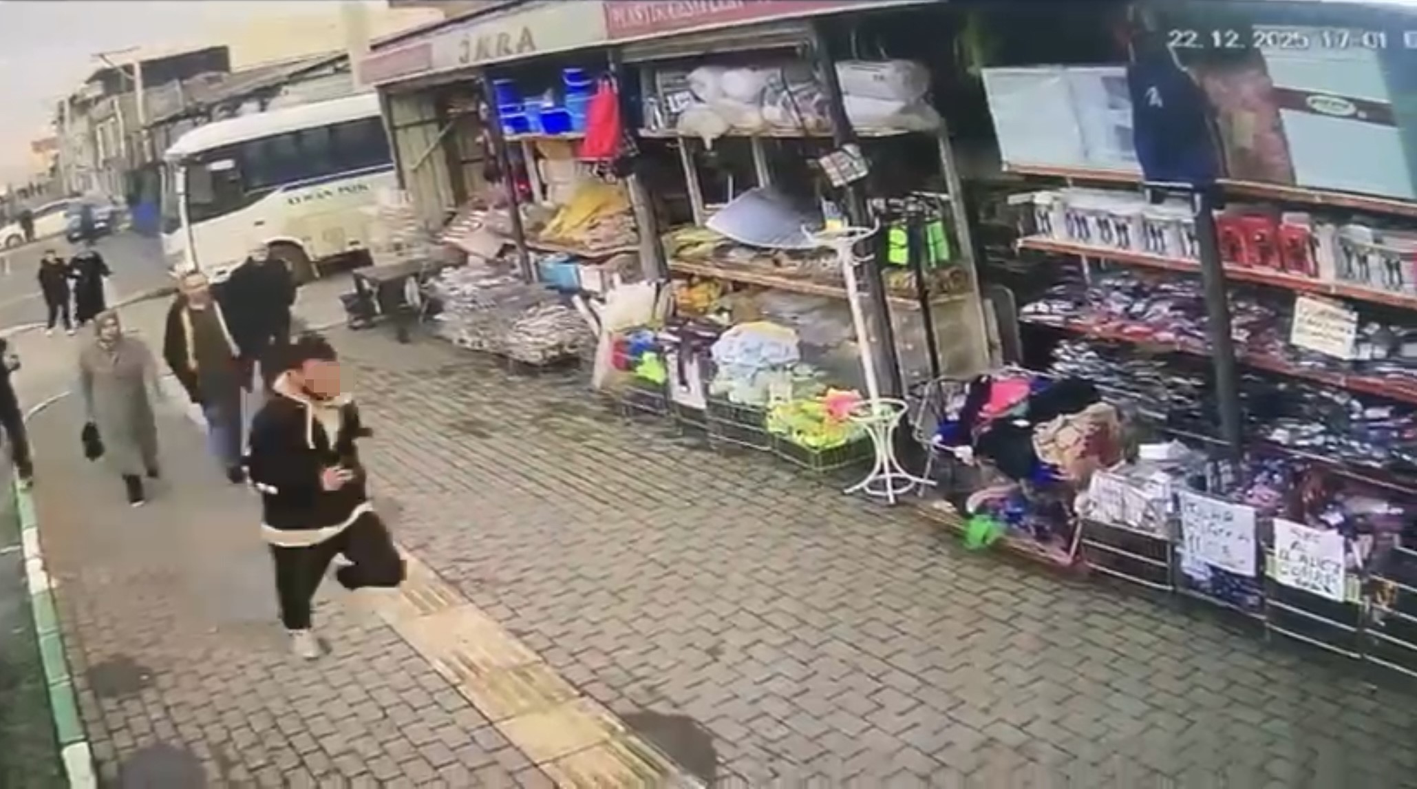 Sokak Ortasında Silah Sesleri Husumetli Dehşeti Saniye Saniye Kaydedildi (5)