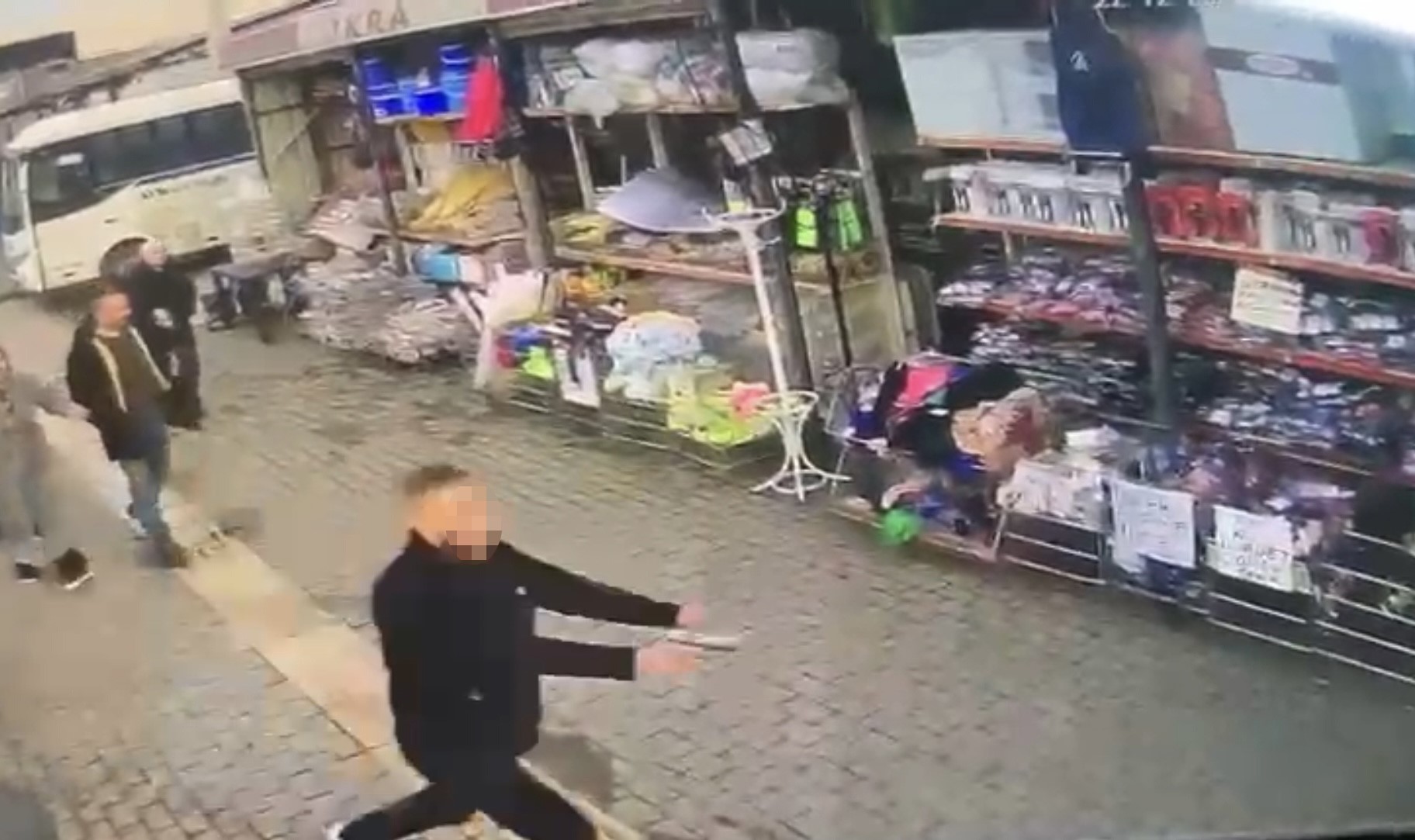 Sokak Ortasında Silah Sesleri Husumetli Dehşeti Saniye Saniye Kaydedildi (6)