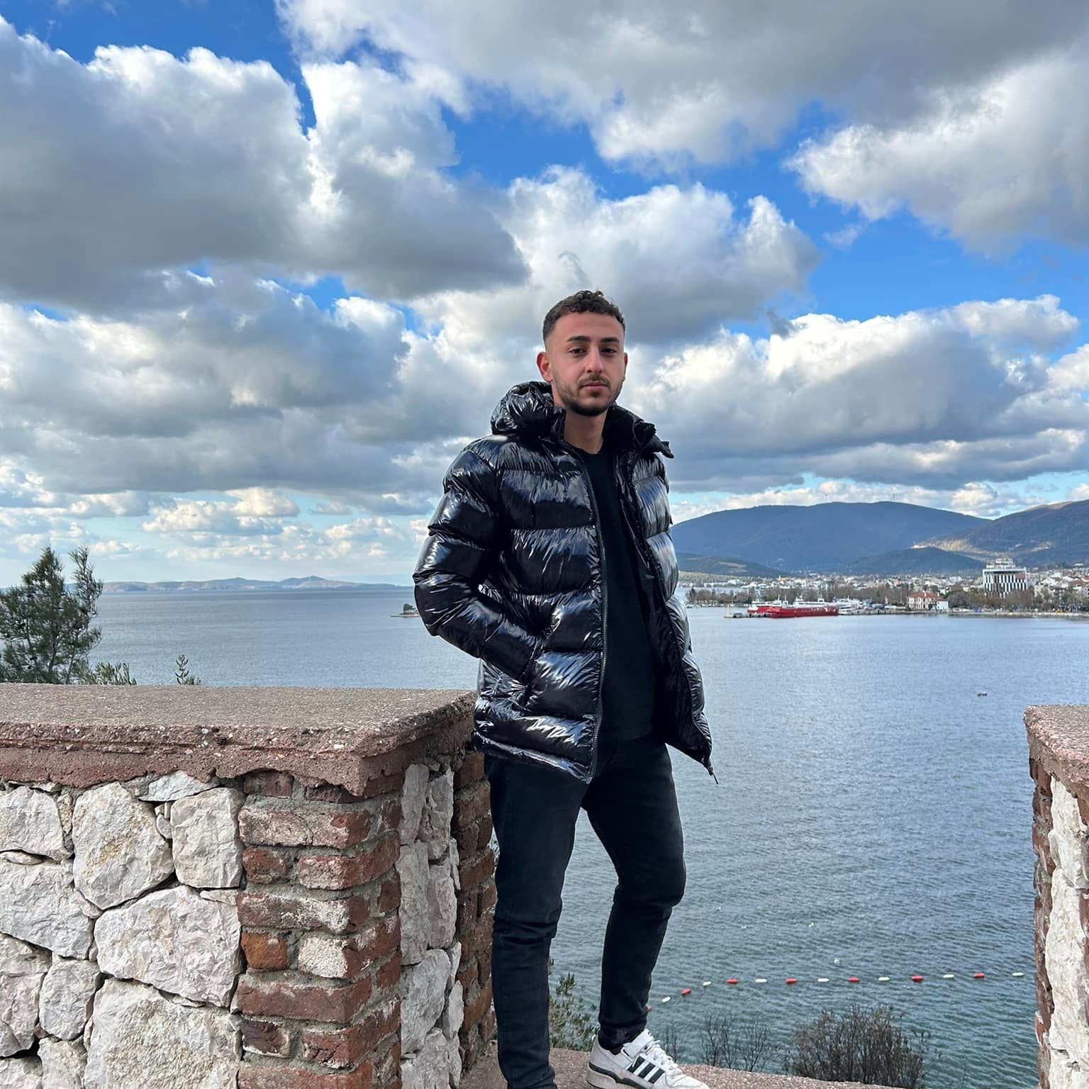 Sokakta Kanlar Içinde Bulundu Başından Vurulan 20 Yaşındaki Genç Hastanede Öldü (2)