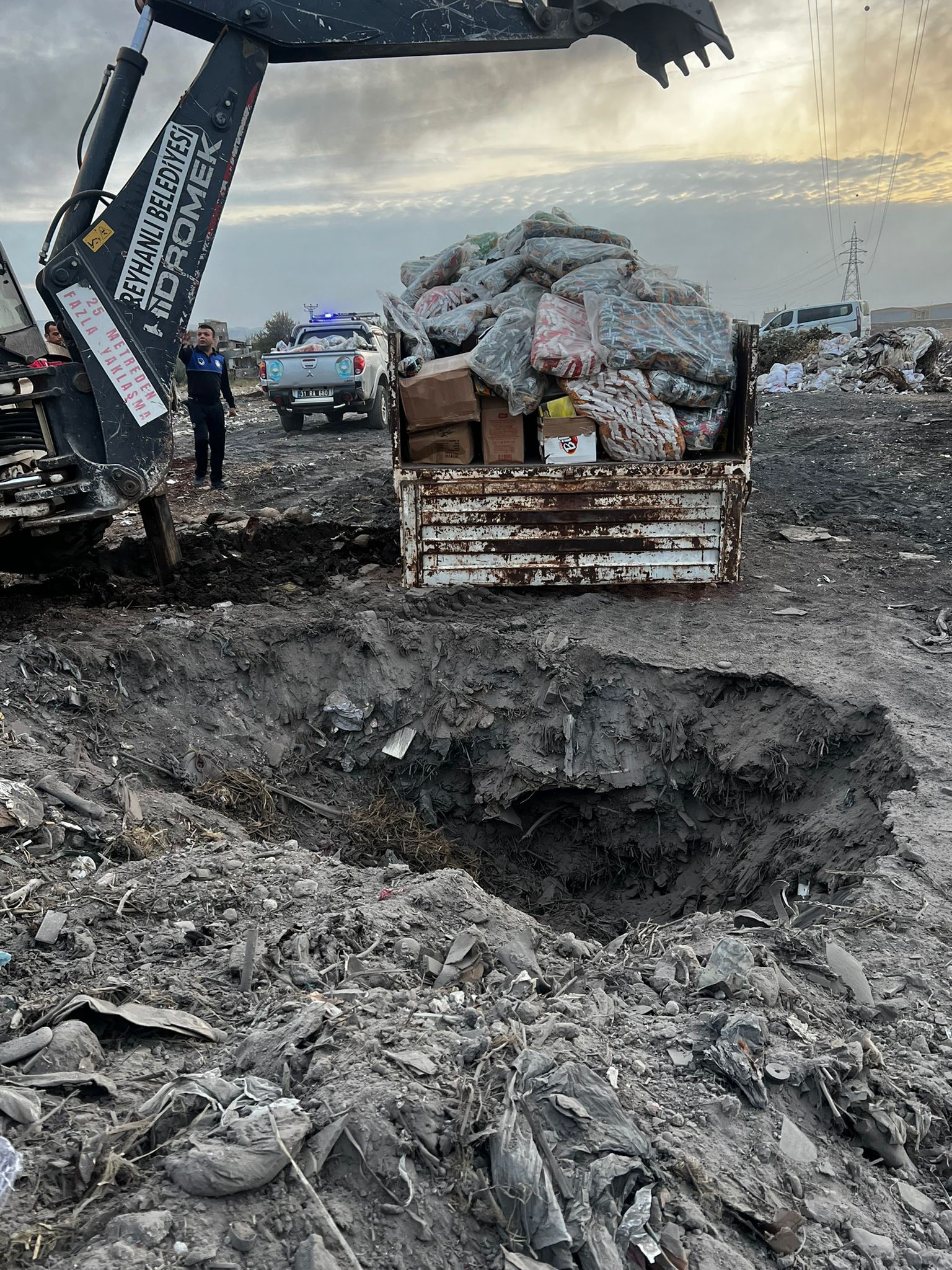 Son Kullanma Tarihi Gecmis 2 Ton Abur Cubur Atese Verildi (3)