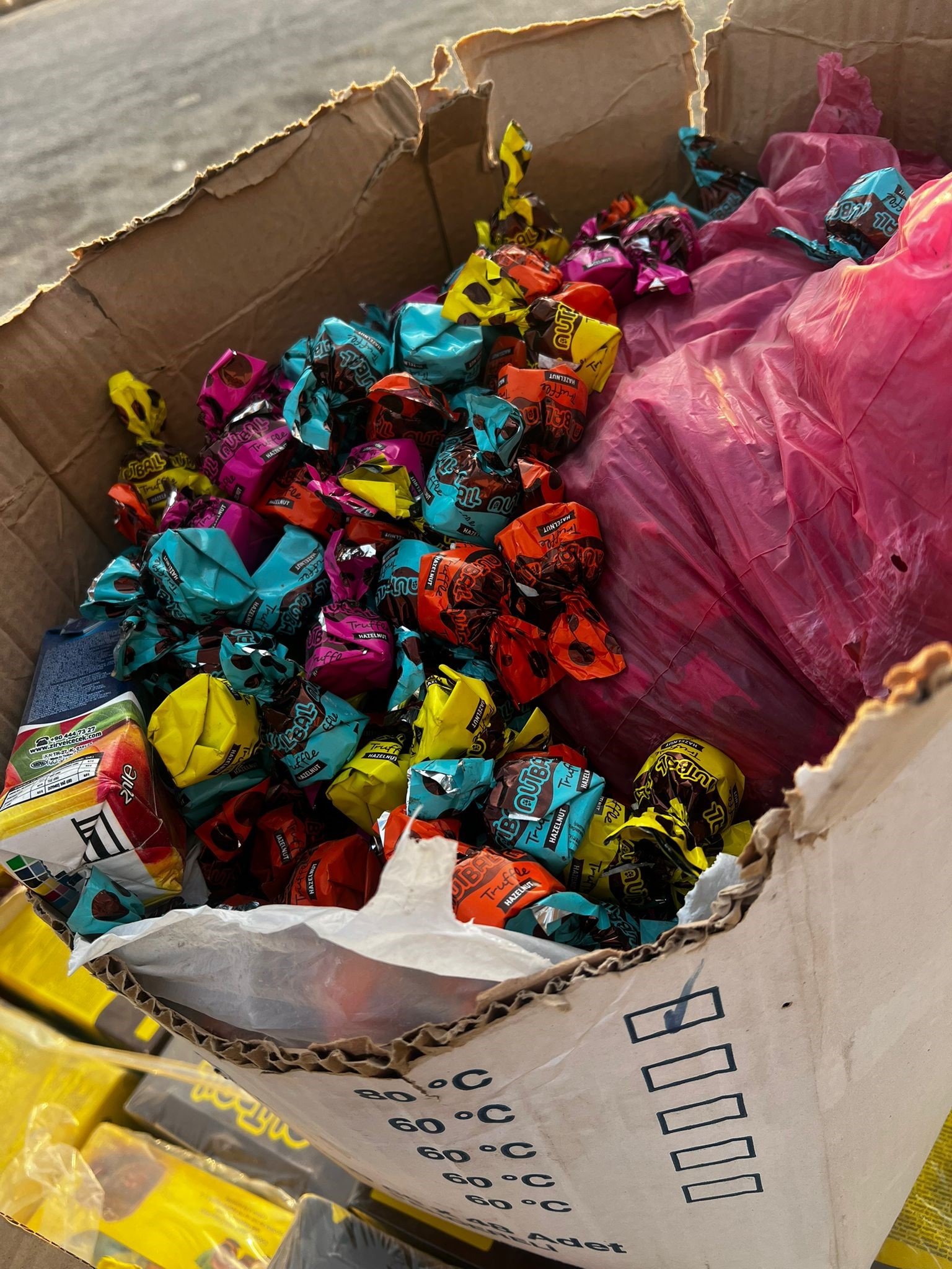 Son Kullanma Tarihi Gecmis 2 Ton Abur Cubur Atese Verildi (5)-1