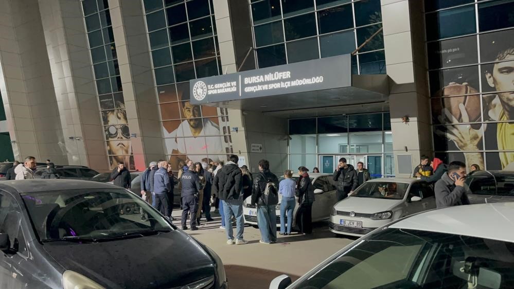 Spor Salonunda Bicakli Kavga Minik Basketbolcular Yuzunden Tartisma Bicakli Kavgaya Do (1)-1