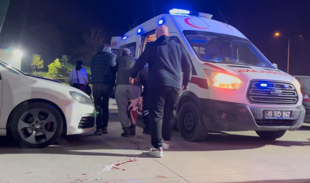 Spor Salonunda Bicakli Kavga Minik Basketbolcular Yuzunden Tartisma Bicakli Kavgaya Do (4)