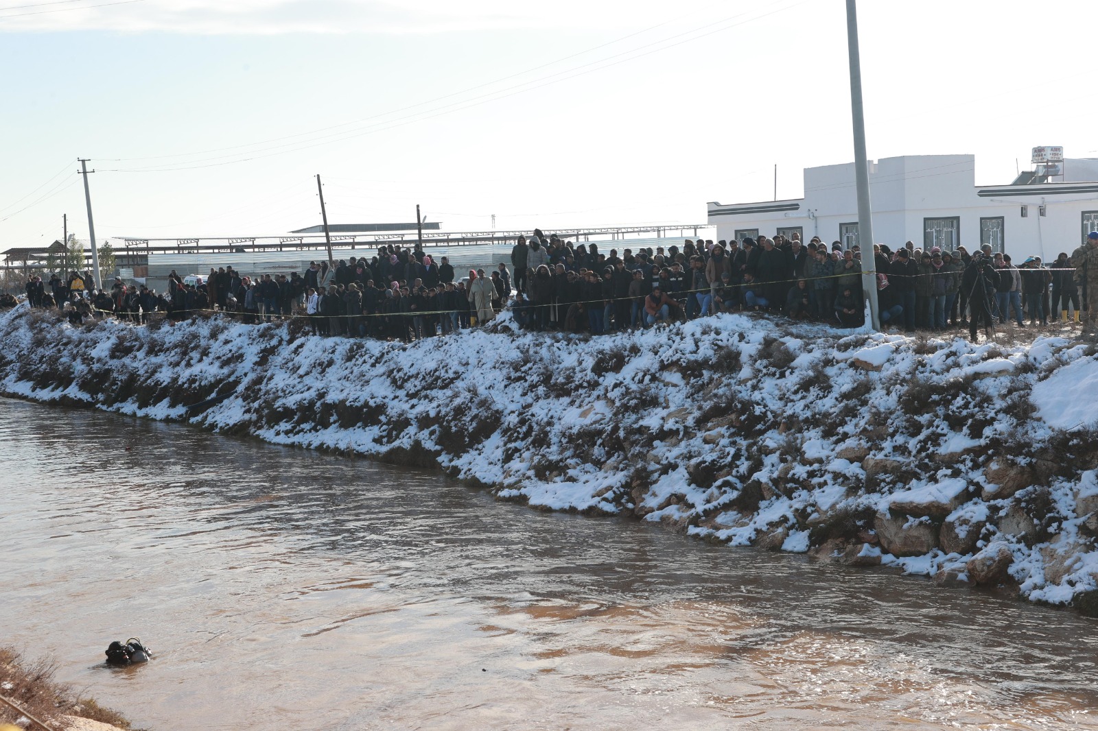 Tahliye Kanalına Düşen Araçta 3 Çocuğun Cansız Bedenine Ulaşıldı, Sürücü Için Arama Sürüyor (1)-2