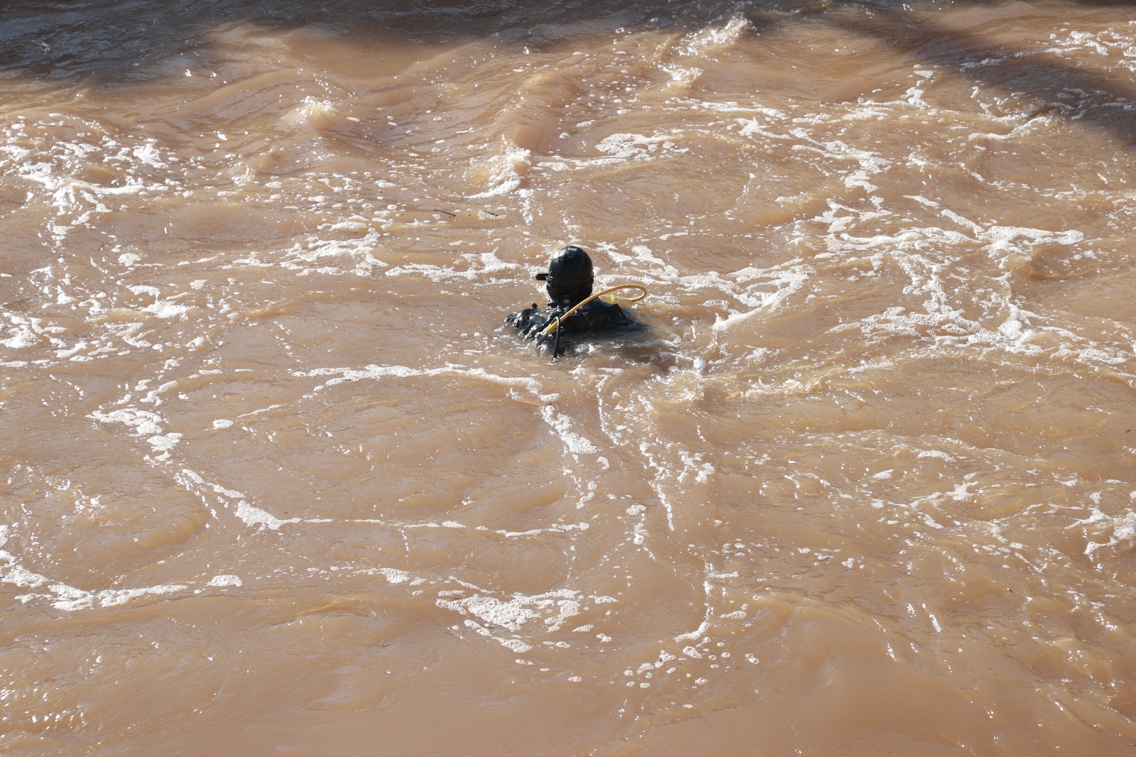 Tahliye Kanalına Düşen Araçta 3 Çocuğun Cansız Bedenine Ulaşıldı, Sürücü Için Arama Sürüyor (2)-1