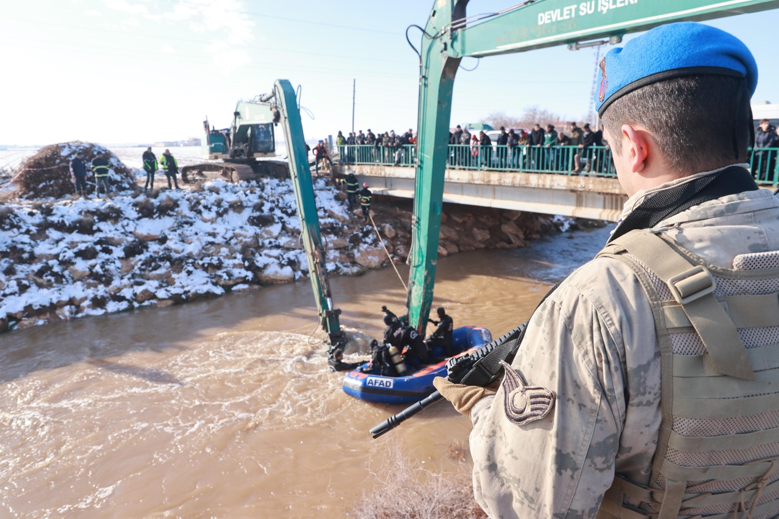 Tahliye Kanalına Düşen Araçta 3 Çocuğun Cansız Bedenine Ulaşıldı, Sürücü Için Arama Sürüyor (3)-1