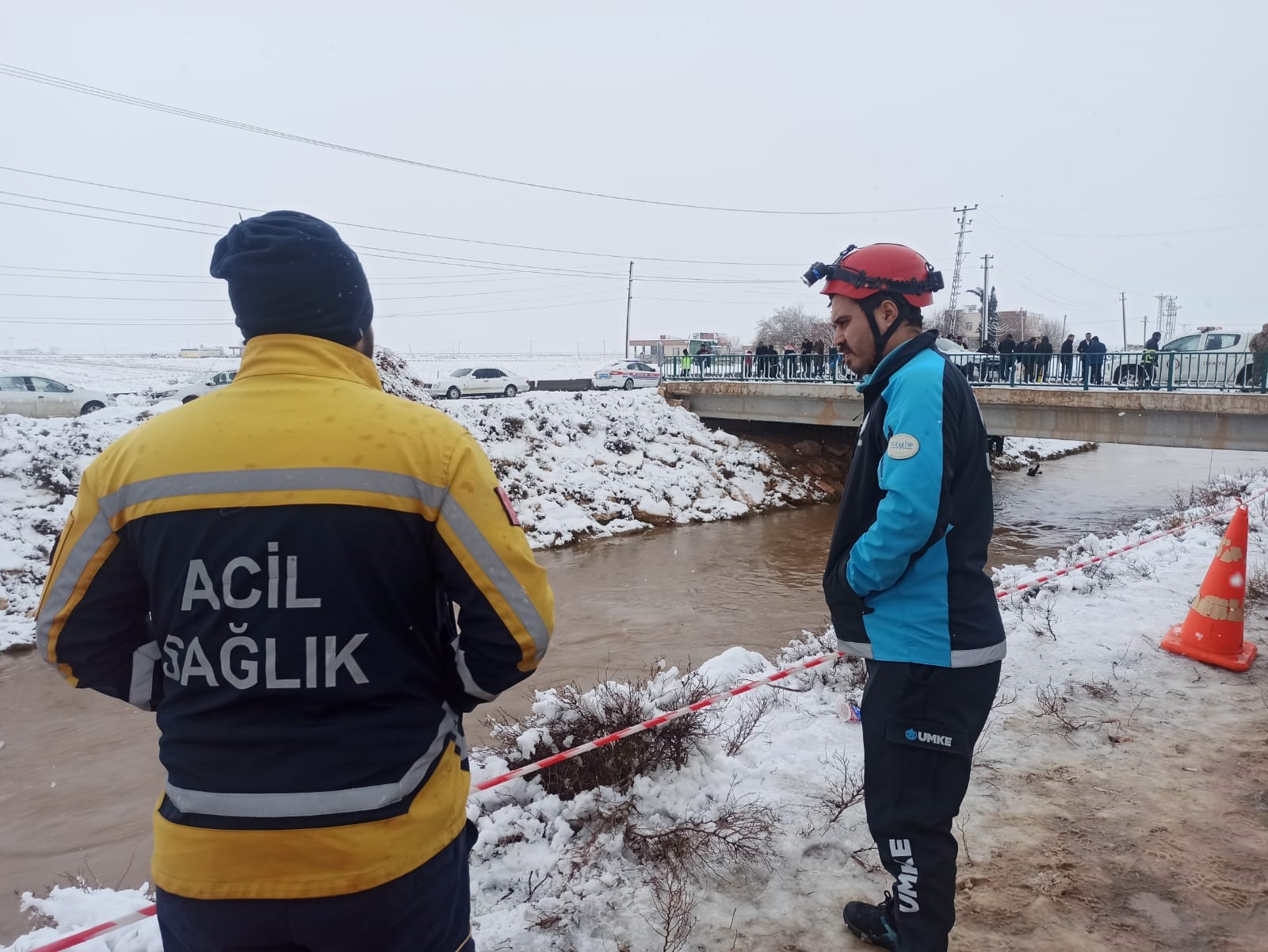 Tahliye Kanalına Düşen Araçta 3 Çocuğun Cansız Bedenine Ulaşıldı, Sürücü Için Arama Sürüyor (3)