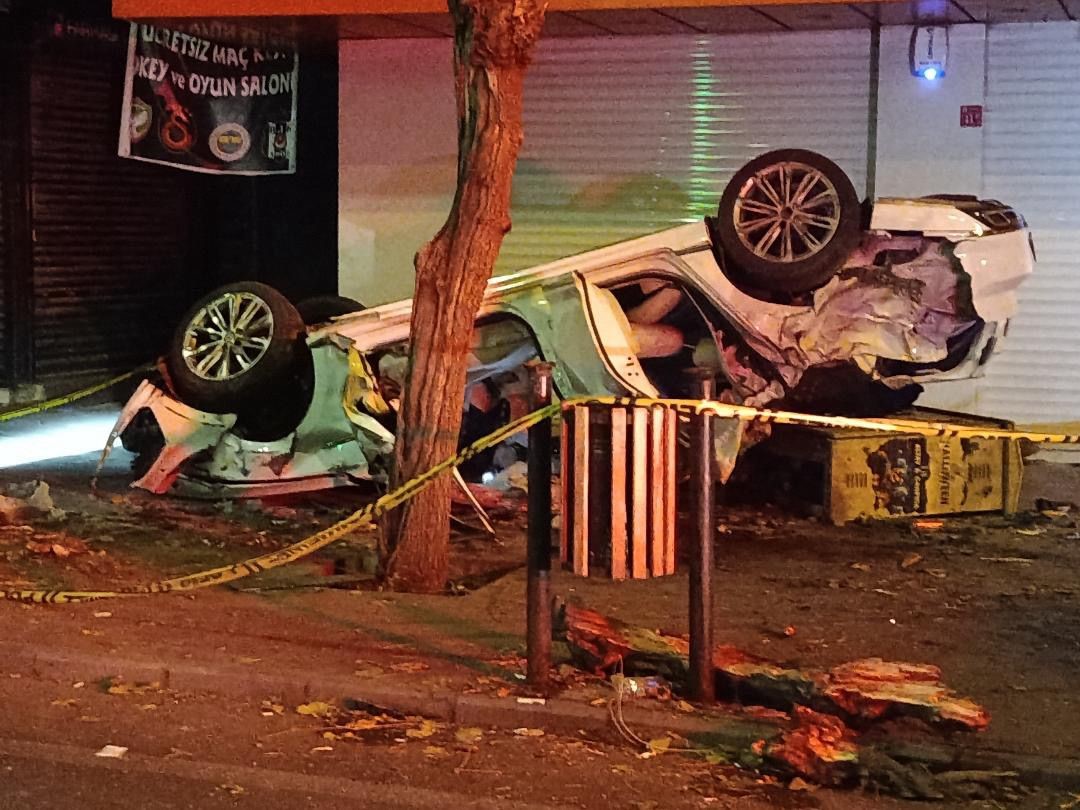 Takla Atan Otomobilde Dehşet Bir Kişi Hayatını Kaybetti (4)