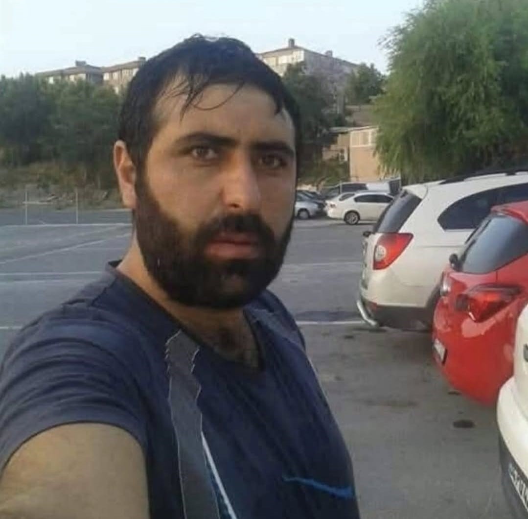 Tarlada Çalışıyordu, Hidrolik Sistem Harekete Geçti Traktörün Arasında Kalan Çiftçi Kurtarılamadı (2)