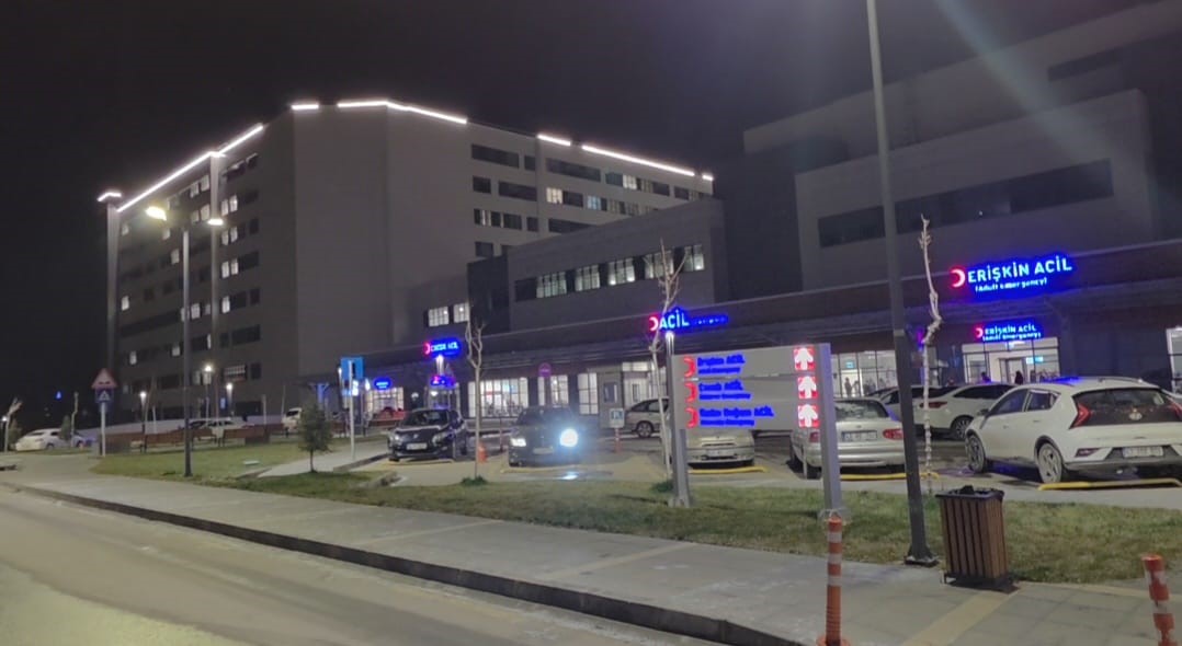 Tartışma Sırasında Bıçağa Sarıldı! Genç Kadın, Arkadaşı Tarafından Bıçaklanarak Öldürüldü (2)