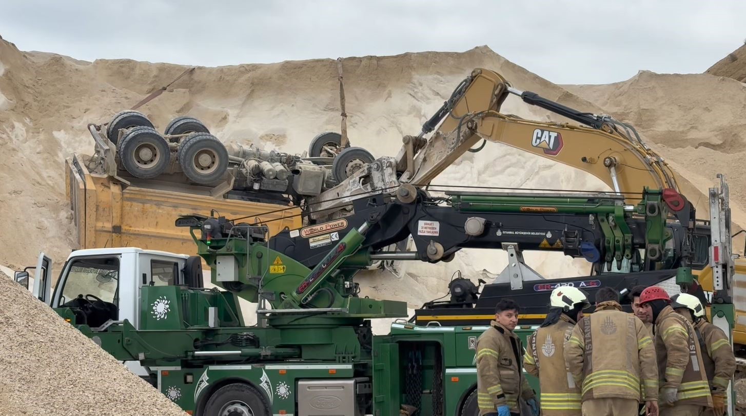 Taş Ocağında Çökme! Sürücü Kamyon Damperi Arasında Sıkışarak Öldü (2)