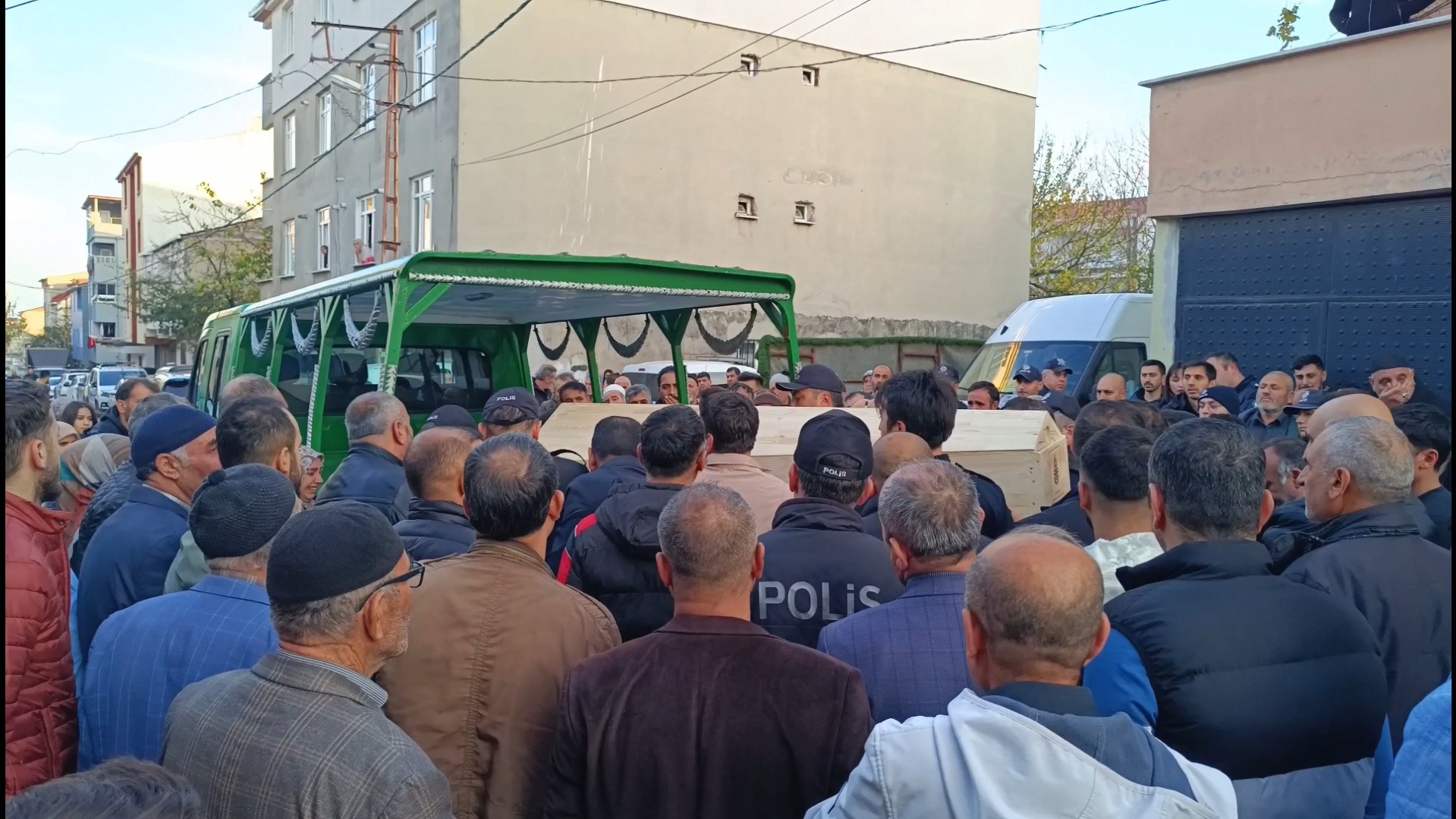 Tek Bir Kurşun Hayatını Söndürdü Genç Kadın Evinde Ölü Bulundu (2)