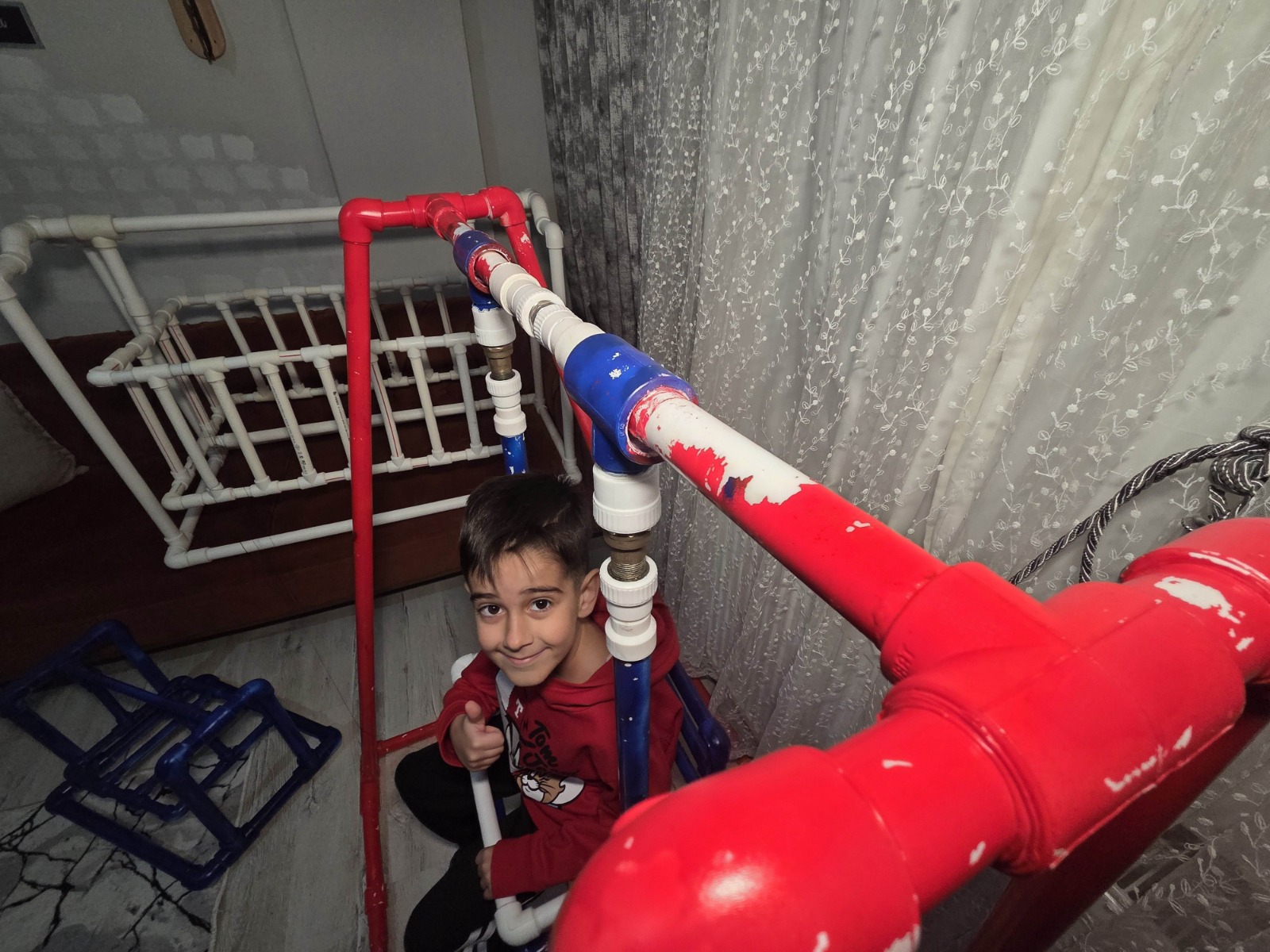 Tesisatçı Babadan Viral Beşik Şovu! Kızına Su Borusundan Beşik Yaptı, Interneti Salladı! (5)-1