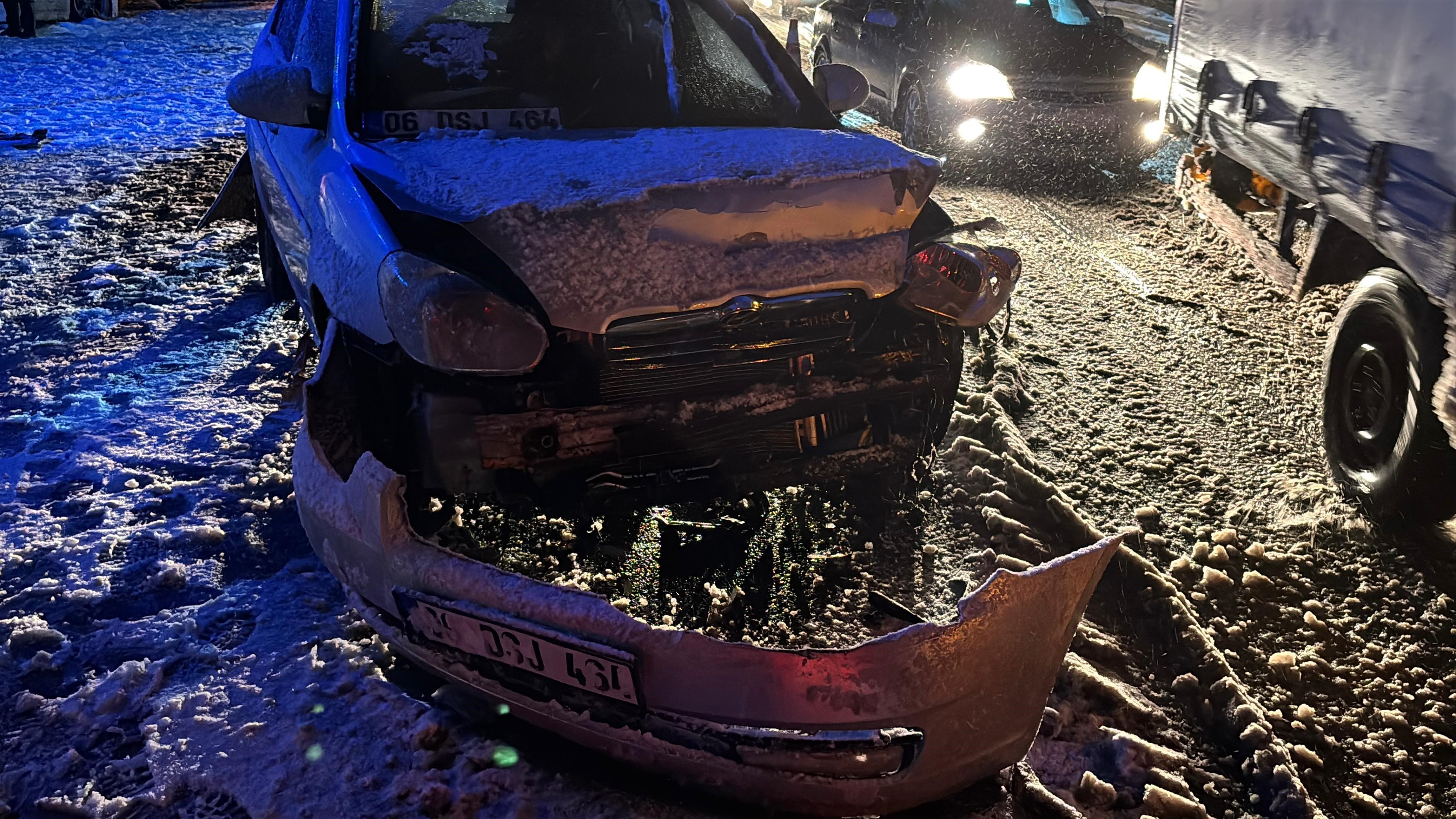 Tır Makasladı, Araçlar Birbirine Girdi Tem’de Kilometrelerce Kuyruk Oluştu (4)