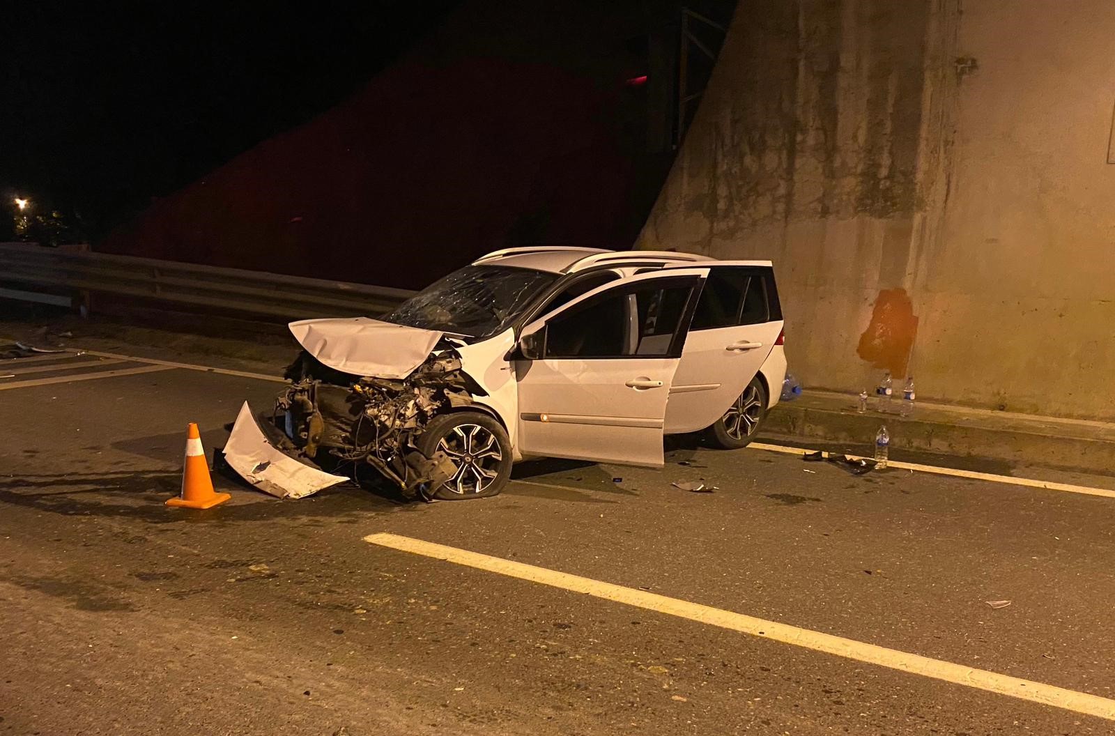 Tünel Girişinde Dehşet! Refüje Çarpan Otomobilde 4 Yaralı (3)