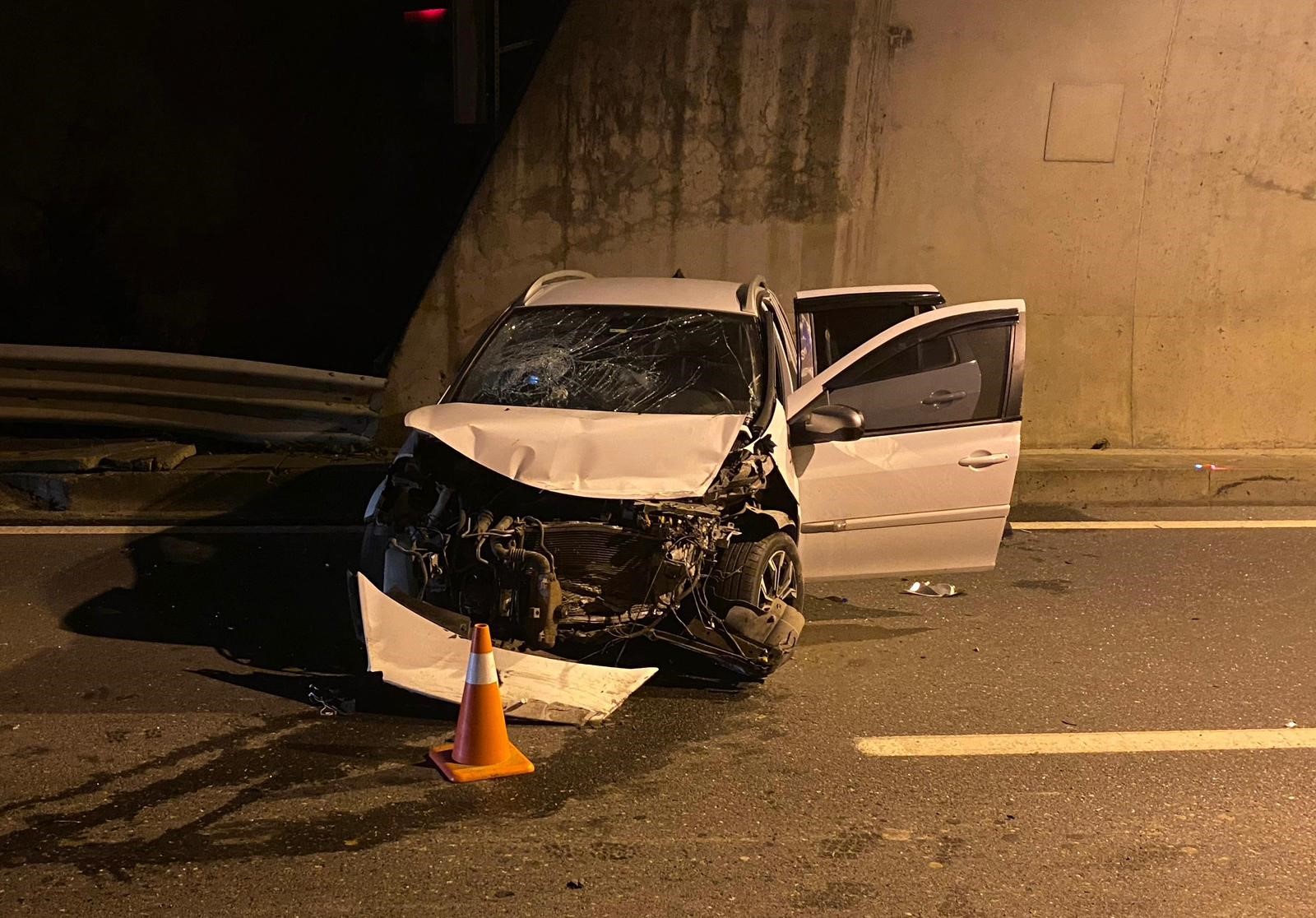 Tünel Girişinde Dehşet! Refüje Çarpan Otomobilde 4 Yaralı (5)