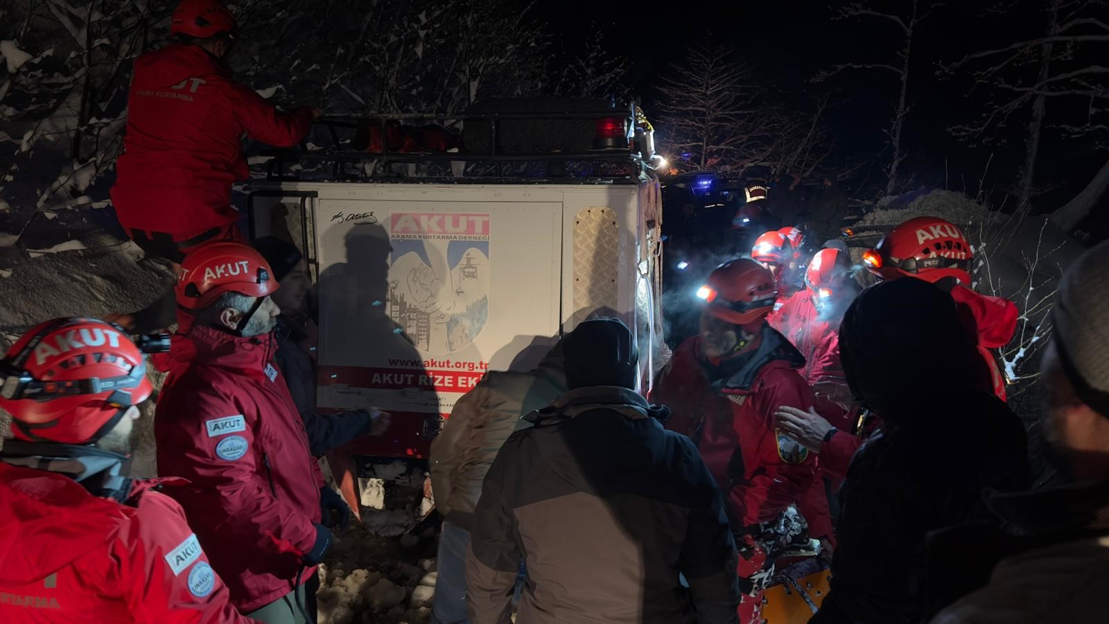 Uçuruma Yuvarlanan Cipten Acı Haber! Kayıp Olarak Aranan 2 Kişi Kazada Hayatını Kaybetti (4)