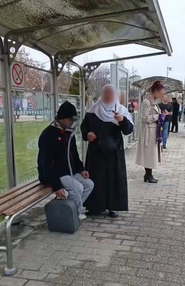 Uyku Apnesi Cihazıyla Dilencilik! Tramvayda Yaşanan Tartışma Sosyal Medyada Gündem Oldu (3)
