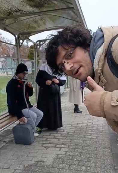 Uyku Apnesi Cihazıyla Dilencilik! Tramvayda Yaşanan Tartışma Sosyal Medyada Gündem Oldu (5)