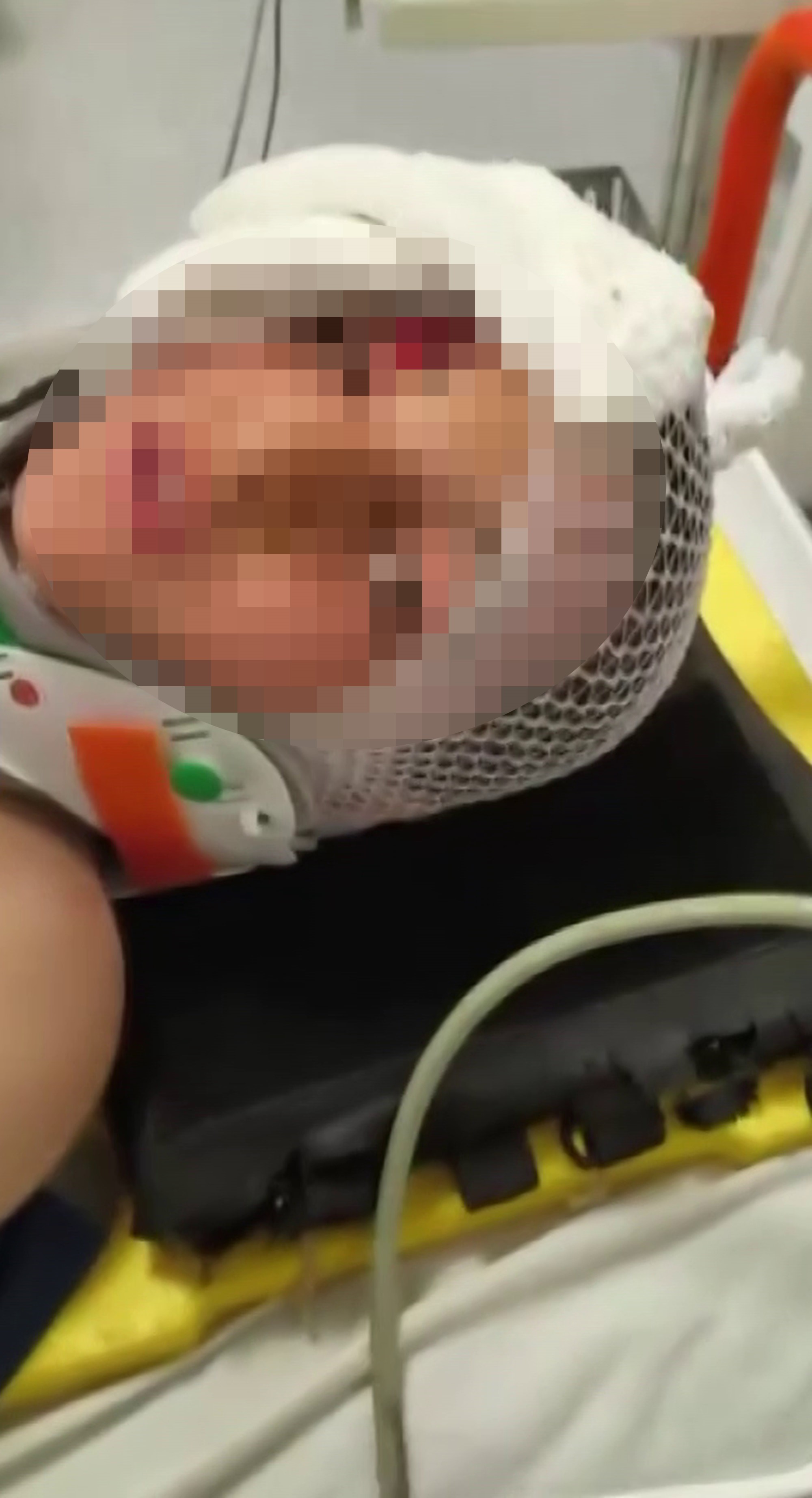 Üzerine Taş Yığıp Gömülen Çocuk Mucize Sesle Kurtarıldı! Kan Donduran Anlar Kameraya Yansıdı (9)