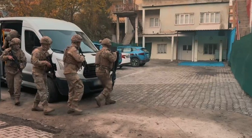 Vatandasin Emekleri Bahis Cetelerinin Elinden Kurtarildi 23 Ilde Es Zamanli Baskin Man (2)