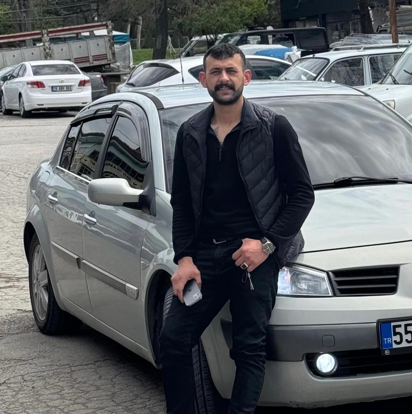 Vatandaşlar Fark Etti, Park Halindeki Araçta Korkunç Manzara! 30 Yaşındaki Genç Ölü Bulundu (2)