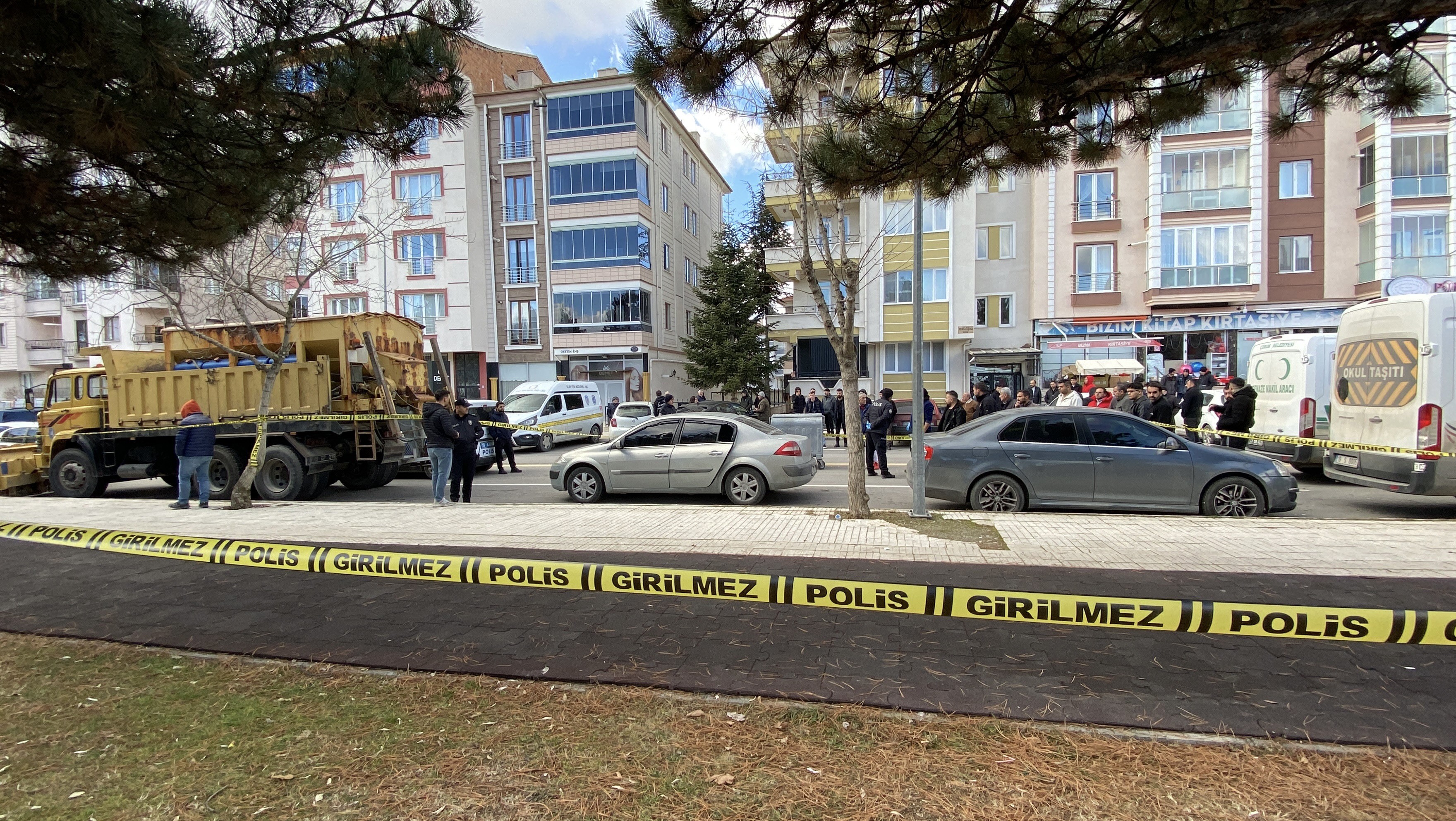 Vatandaşlar Fark Etti, Park Halindeki Araçta Korkunç Manzara! 30 Yaşındaki Genç Ölü Bulundu (5)