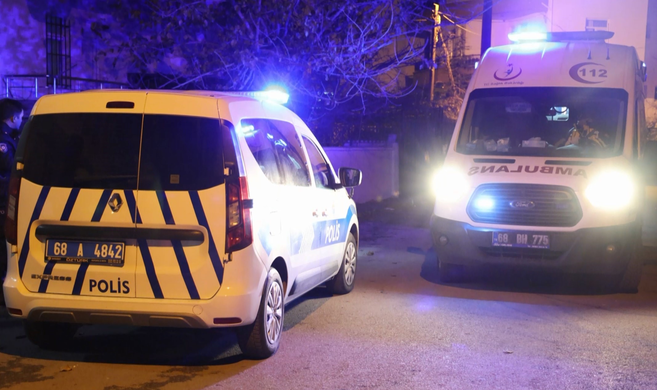 Vicdanları Sızlatan Olay 4 Aylık Hamile Kadını Dövüp Kapı Önüne Attılar (2)