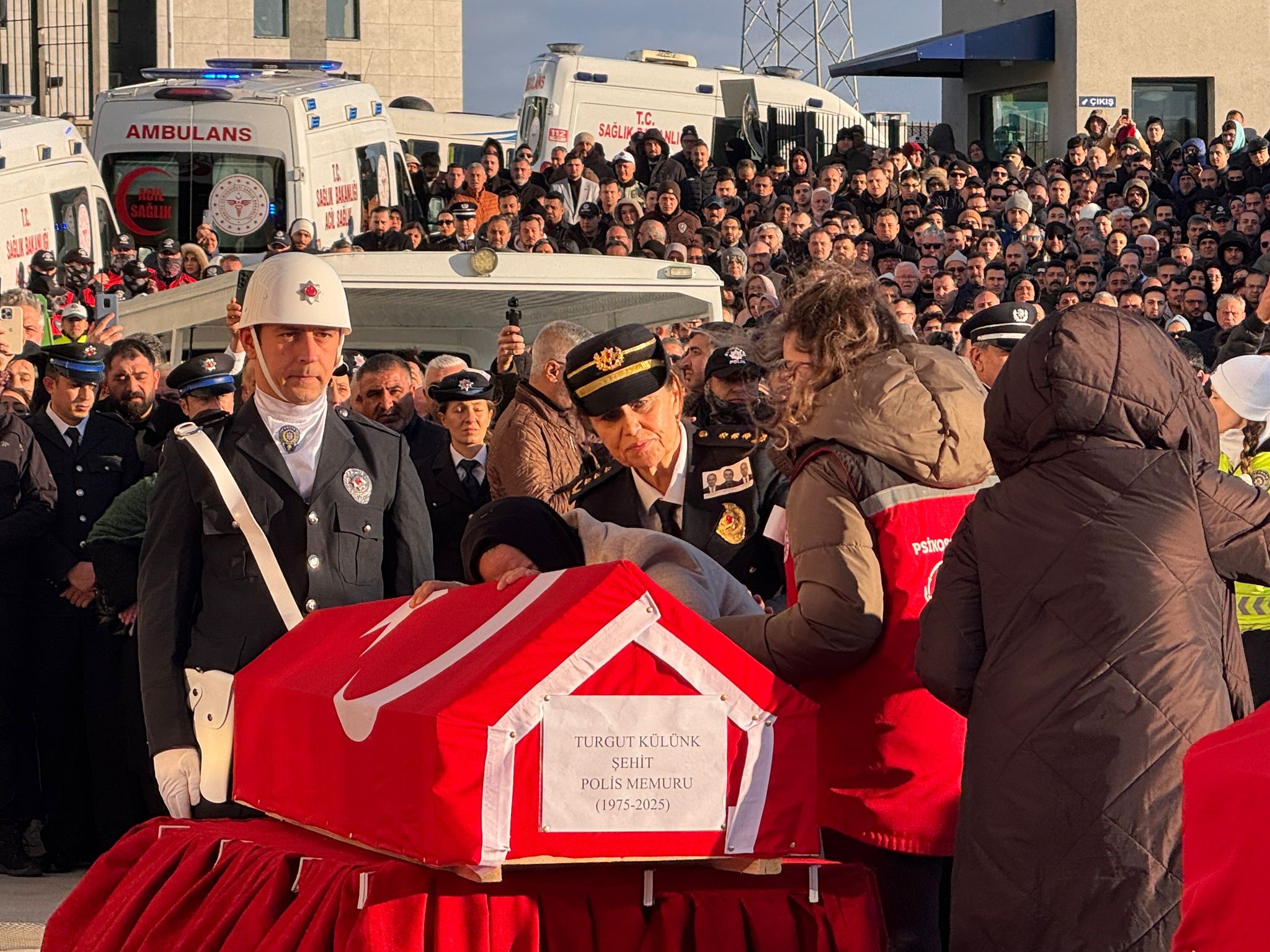 Yalova’da Deaş Operasyonunda Şehit Olan 3 Polis Için Tören Bakan Yerlikaya’dan Teröre Karşı Net Mesaj (5)