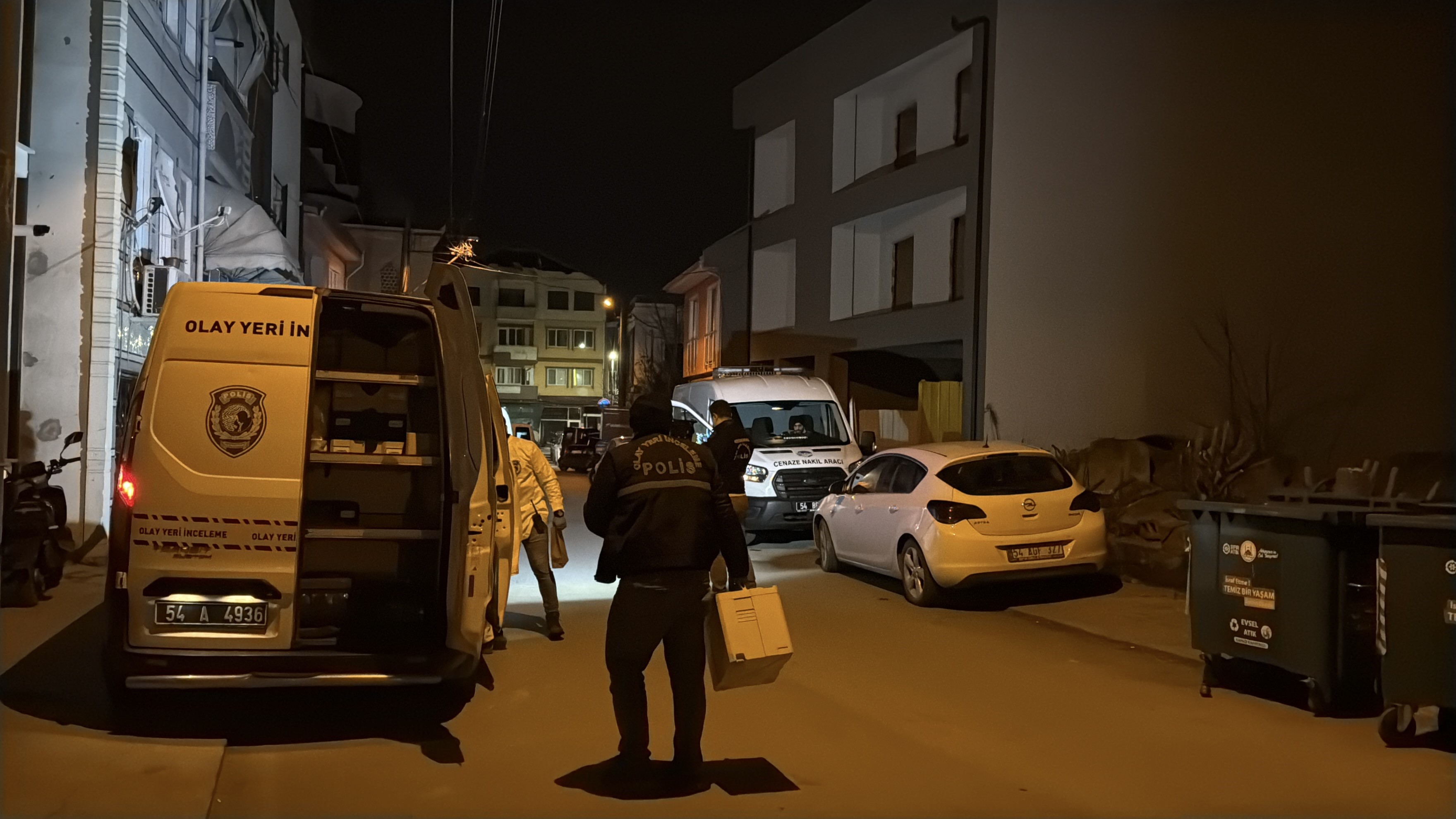 Yapımı Süren Binanın Arka Tarafında Kan Donduran Manzara! Erkek Cesedi Bulundu (5)