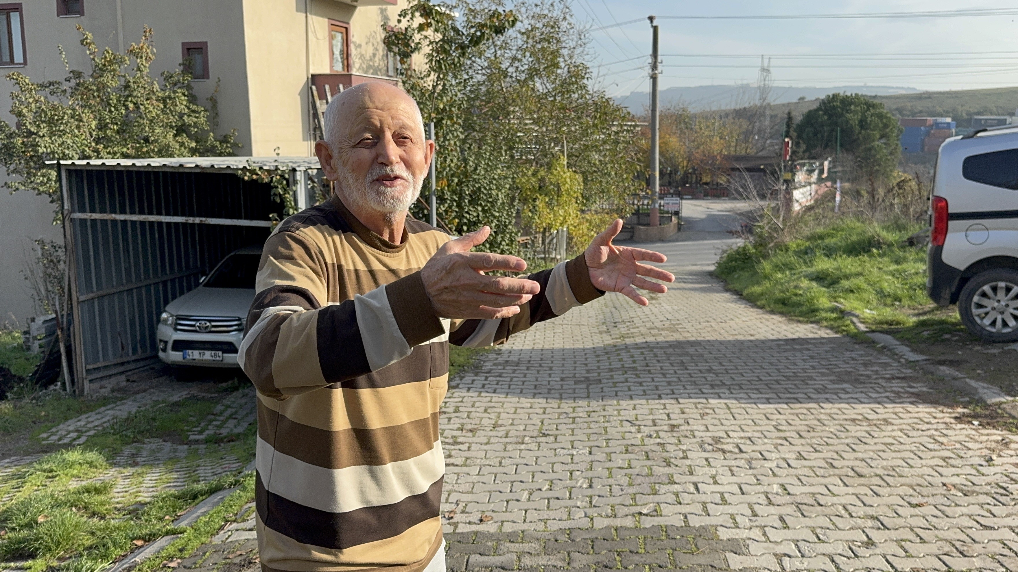 Yaşlı Adamı Sürükleyip 8 Milyonluk Altınını Çaldılar Dehşet Anları Kamerada (10)