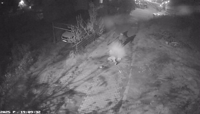 Yaşlı Adamı Sürükleyip 8 Milyonluk Altınını Çaldılar Dehşet Anları Kamerada (4)