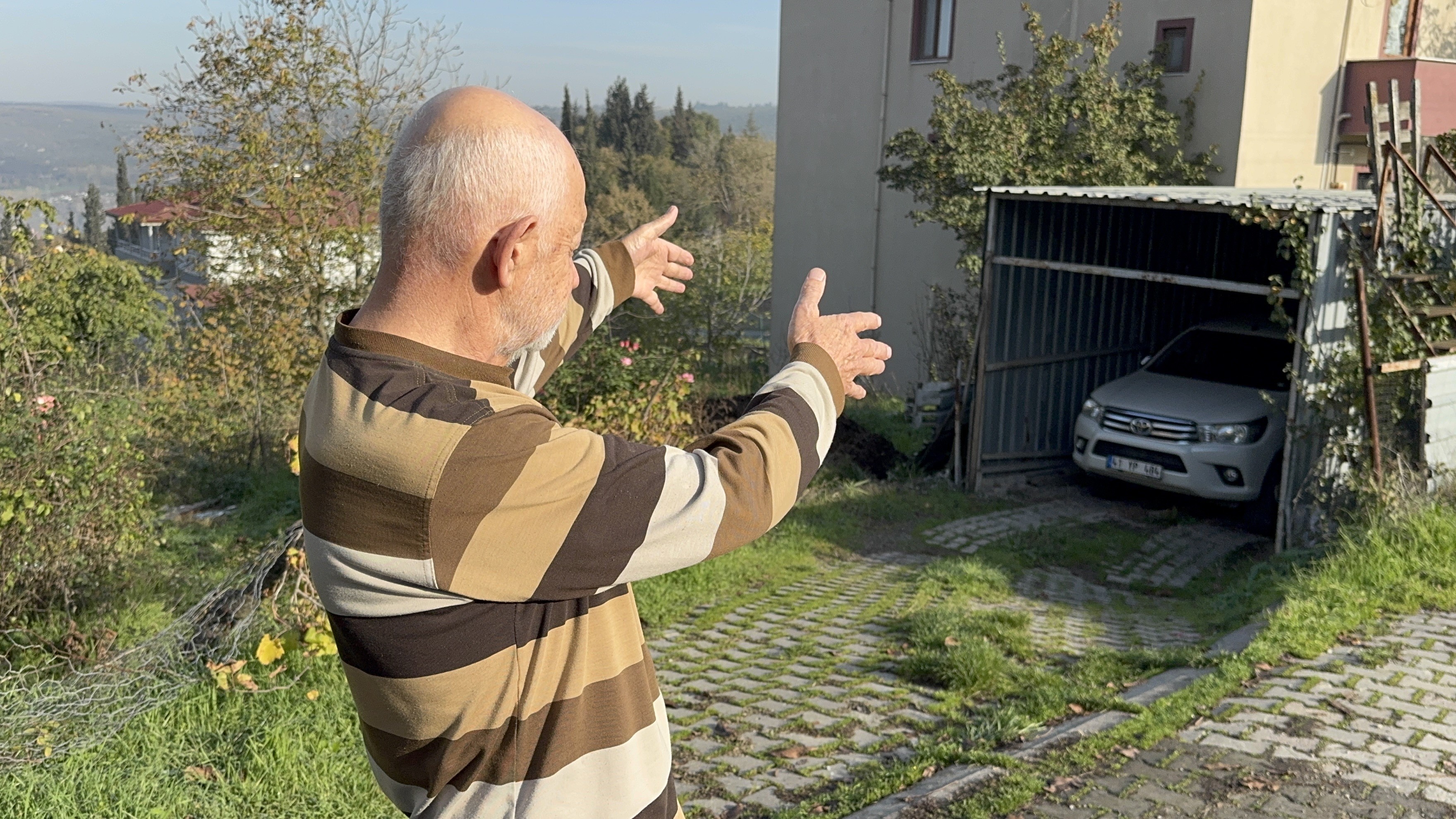 Yaşlı Adamı Sürükleyip 8 Milyonluk Altınını Çaldılar Dehşet Anları Kamerada (9)