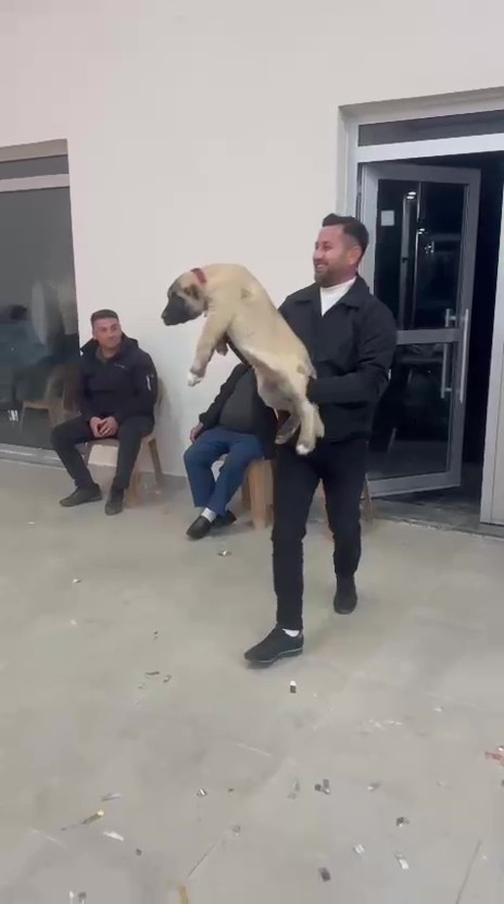 Yeni Evlilere Sira Disi Surpriz Taki Yerine 100 Bin Tllik Bakin Ne Takti (2)