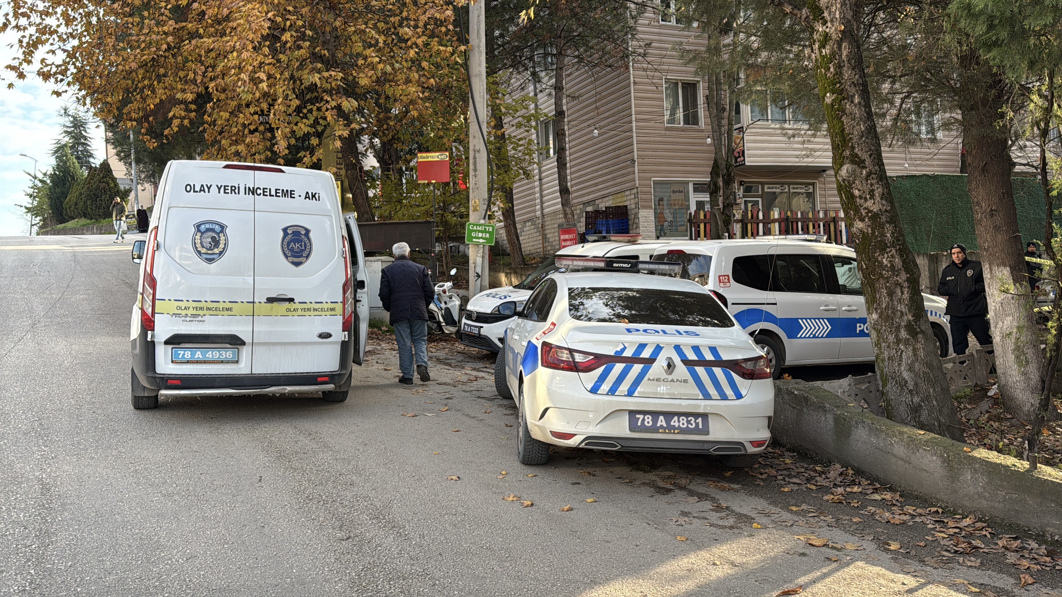 Yol Kenarında Korkunç Manzara Genç Adam Ölü Halde Bulundu (2)