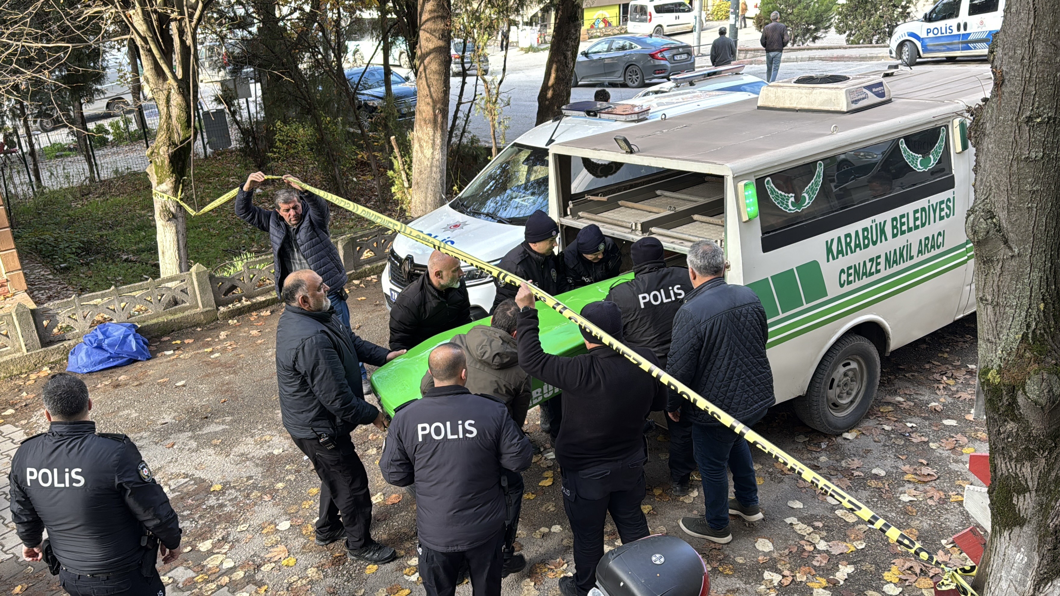 Yol Kenarında Korkunç Manzara Genç Adam Ölü Halde Bulundu (4)