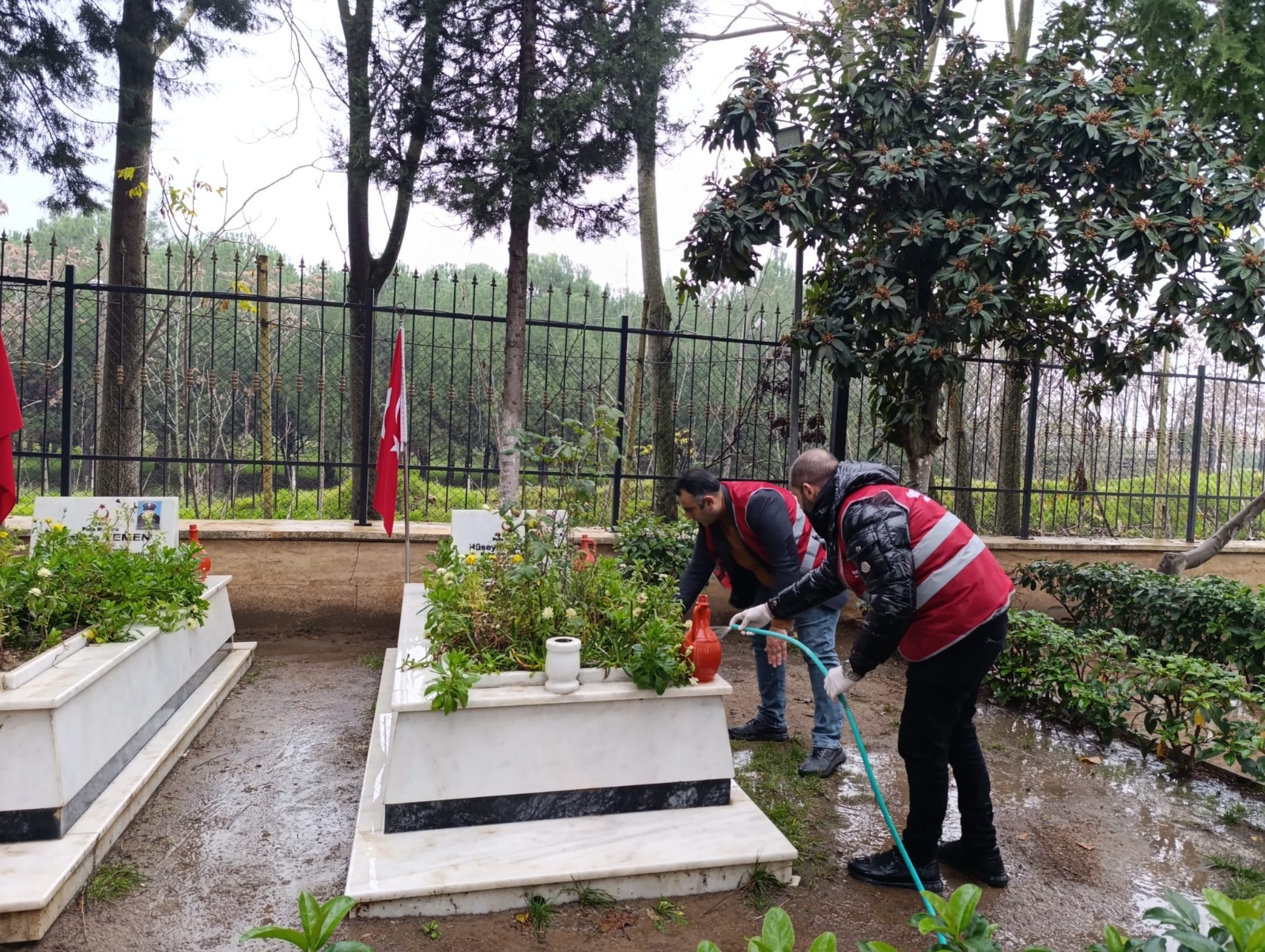 Yrp Sehzadeler Ilce Teskilatindan Sehitlik Ve Mezarlik Ziyareti (4)