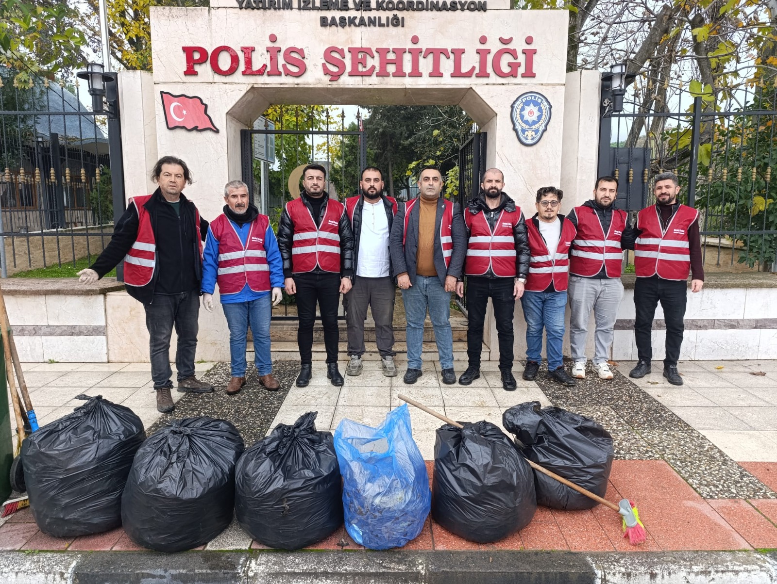 Yrp Sehzadeler Ilce Teskilatindan Sehitlik Ve Mezarlik Ziyareti (5)