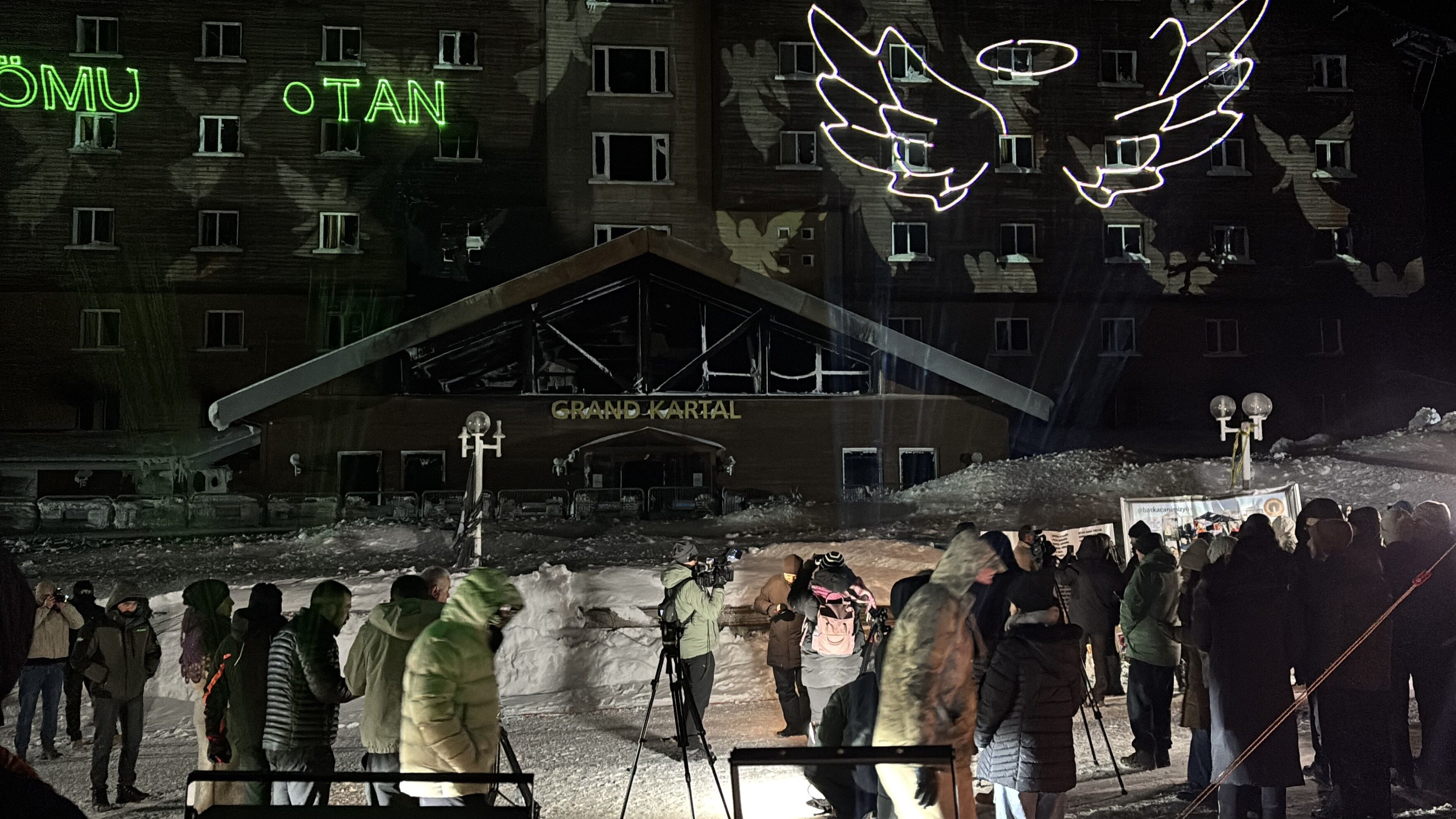 03.17’De Zaman Bir Kez Daha Durdu! Grand Kartal’daki Yangın Faciasında Kaybedilen 78 Can Anıldı (11)